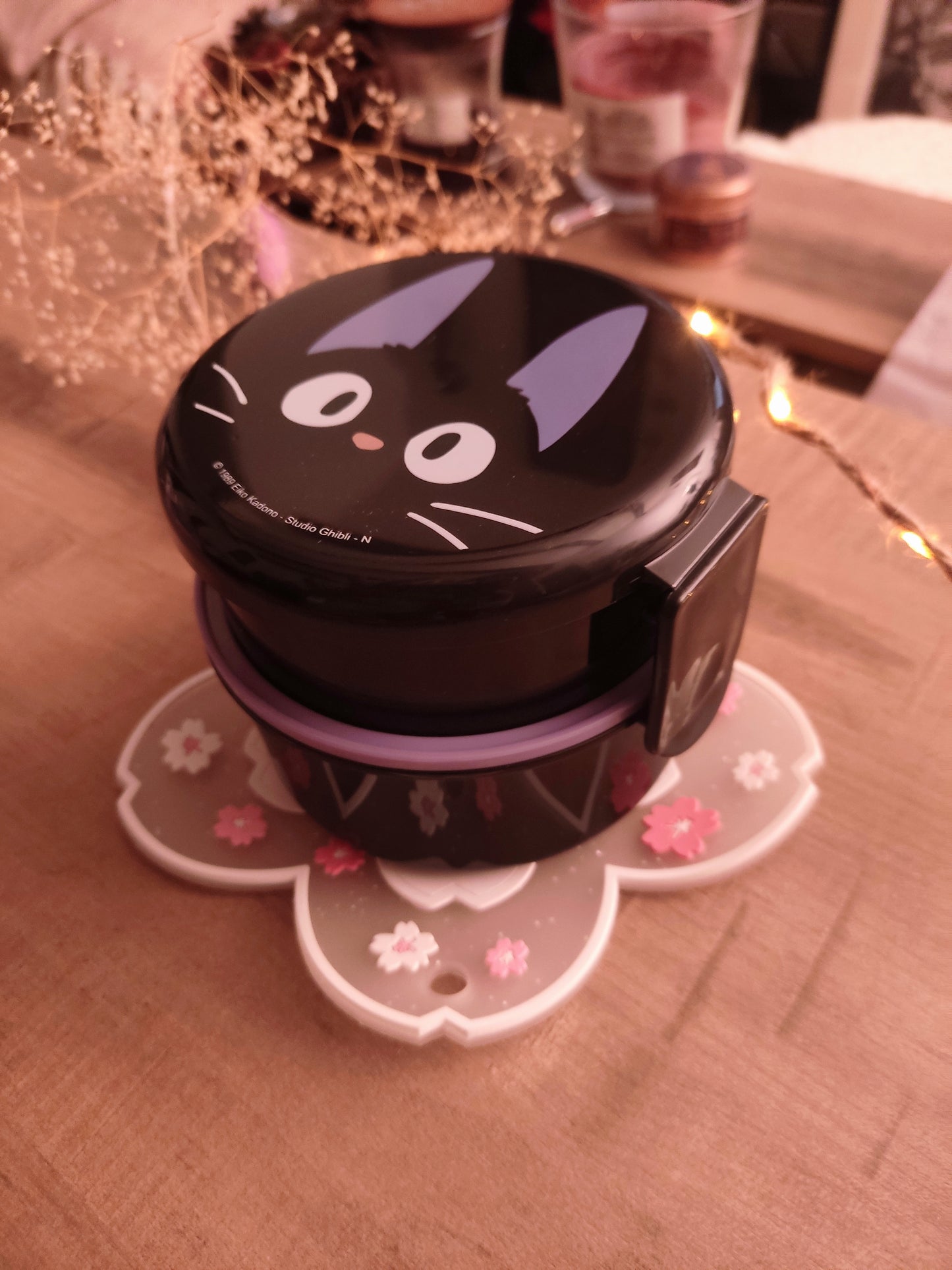 Boîte à Bento Jiji Ronde - Kiki la Petite Sorcière - Deux Niveaux - Fourchette Incluse - 250ml - Repas Ghibli Enfant & Adulte