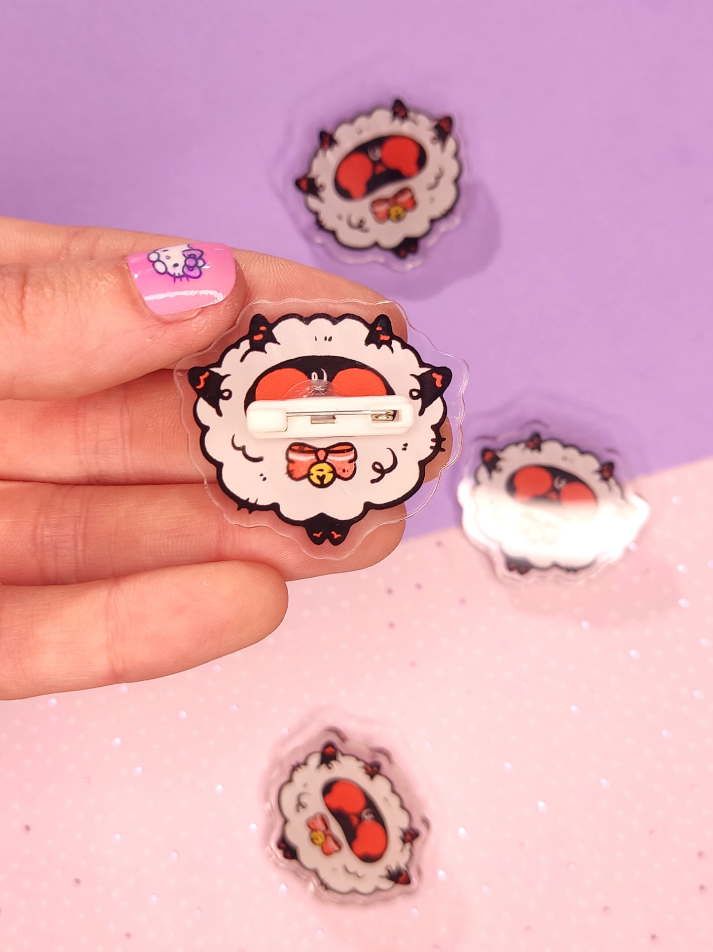 Pin's Acrylique Flouffy Cursed - Doppelgänger Maudit | Trinket Gothique & Effrayant | Création Originale Ada Stationery