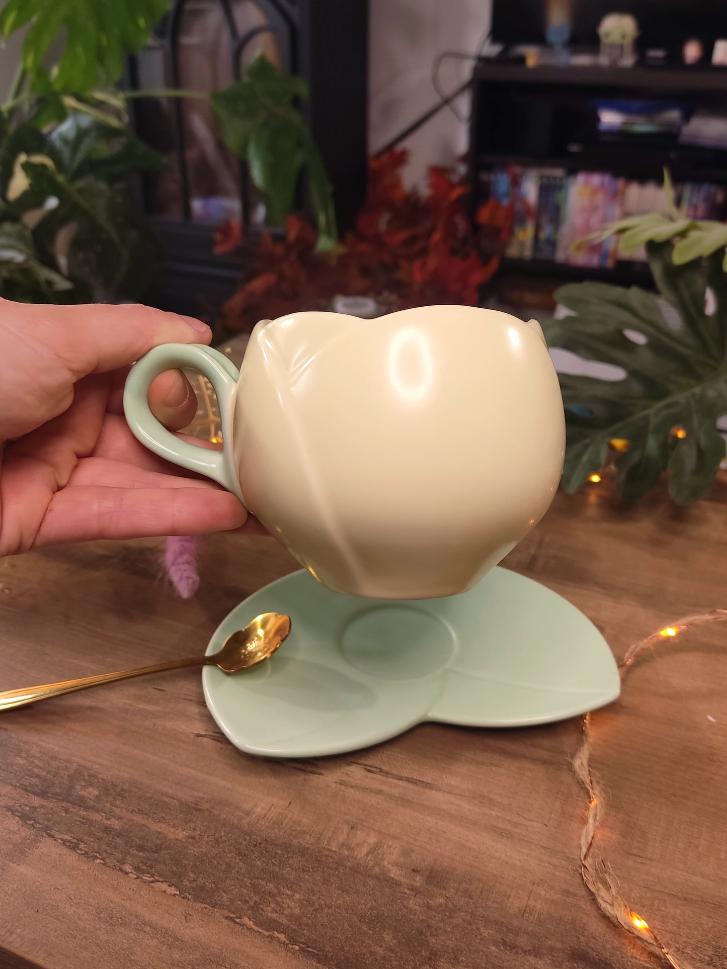 Tasse Tulipe Blanche avec Soucoupe en Forme de Feuille | Mug Floral et Original | Tasse à Café ou Thé Élégante