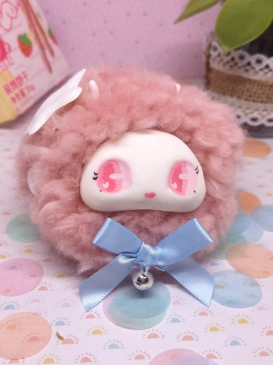 Flouffy Rose - Créature Kawaii en Peluche et Résine - Trinket Mignon & Original - Création Originale Ada Stationery