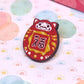 Pin's en Bois Virtual-Cat Daruma | Broche Kawaii Japonaise | Badge Original & Mignon