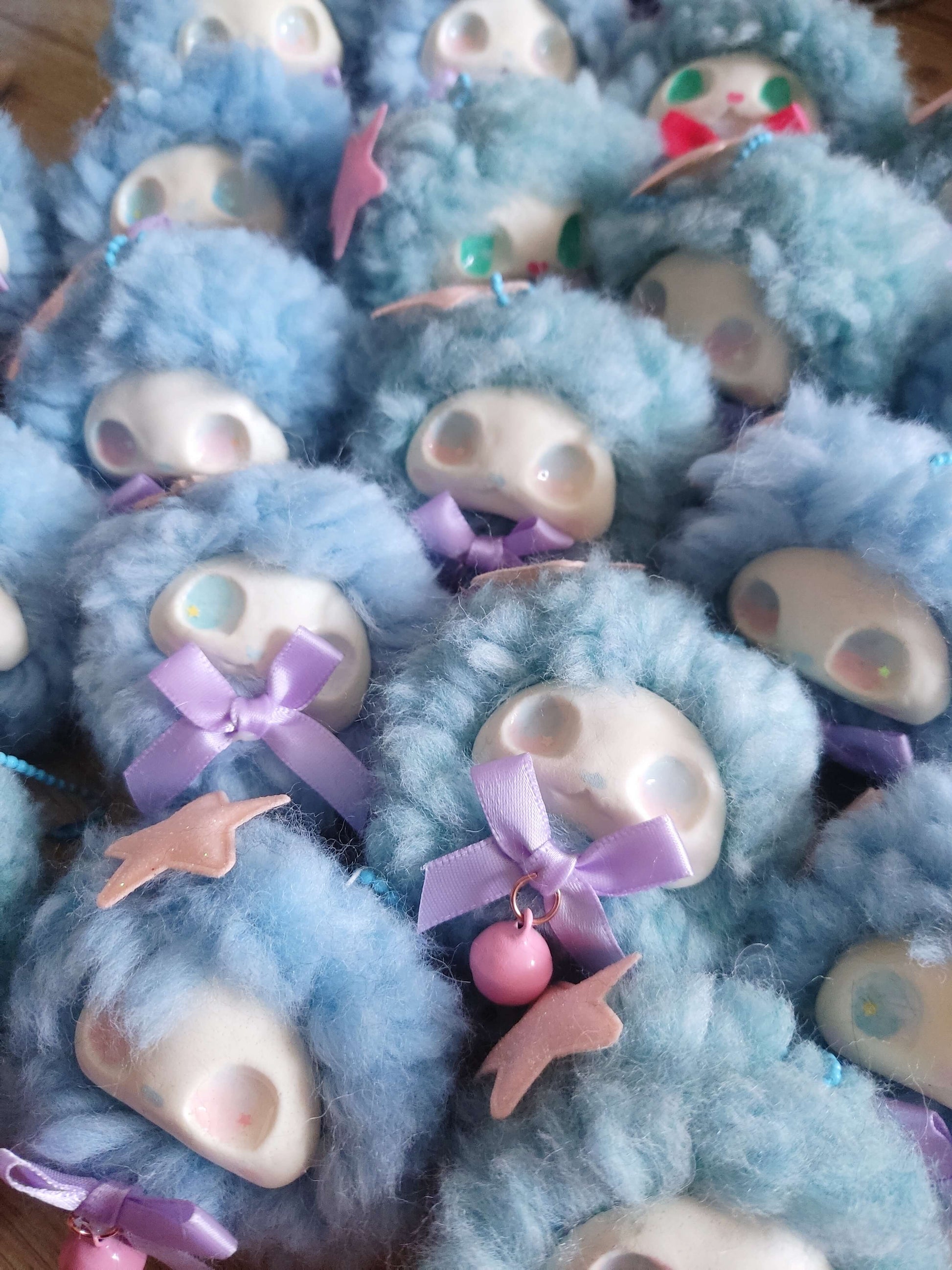 Flouffy peluche kawaii bleu FOMO