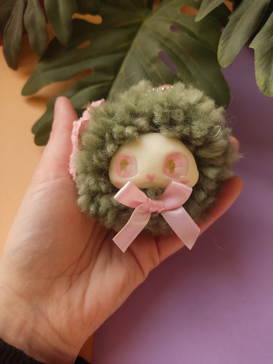 Flouffy Vert - Créature Kawaii en Peluche et Résine - Trinket Mignon & Original - Création Originale Ada Stationery