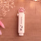 Gros plan sur la gomme kawaii patte de chat couleur blanc.