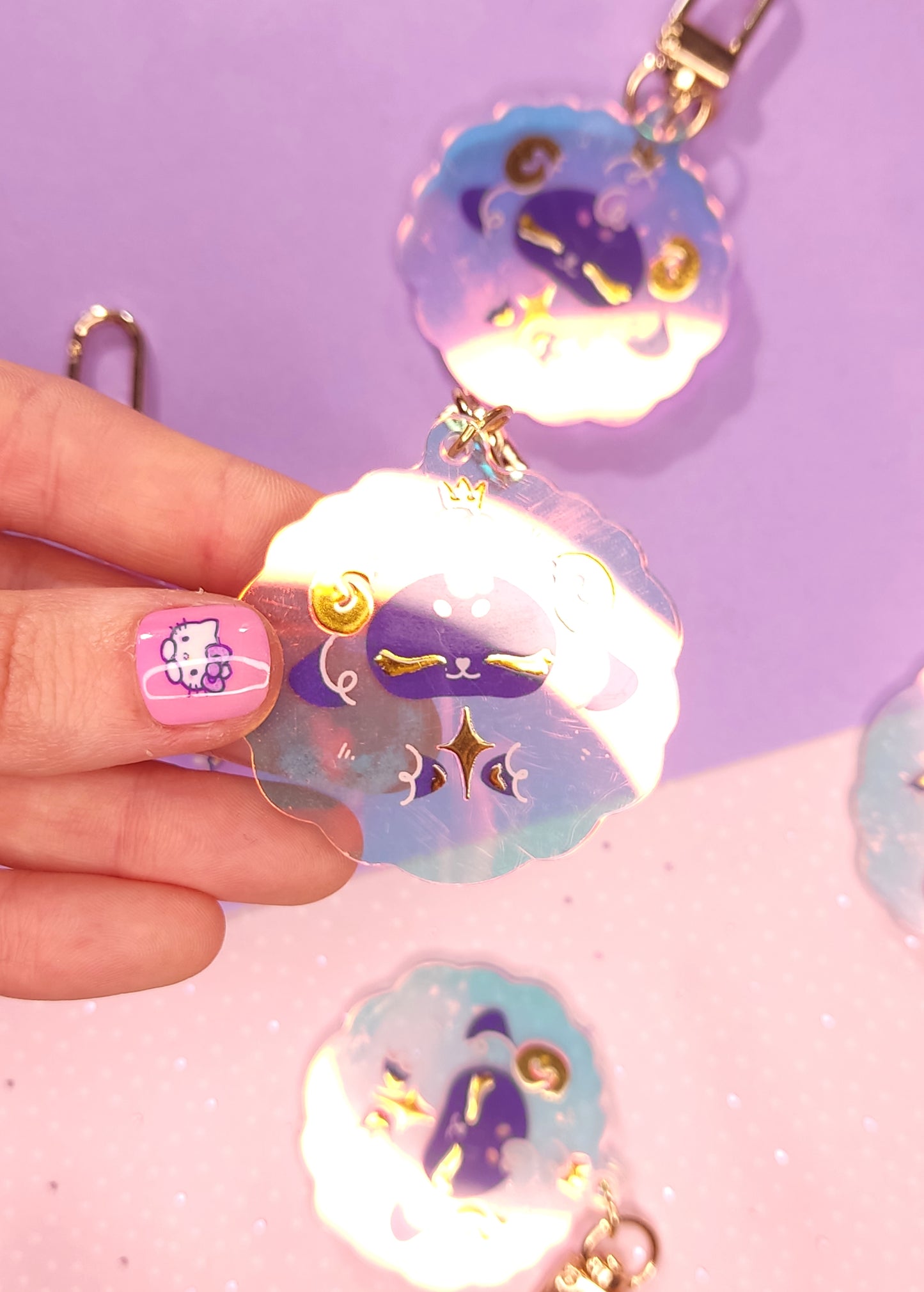 Porte-Clés Acrylique Holographique Dieu Flouffy | Couronne & Cornes Dorées | Trinket Original Ada Stationery