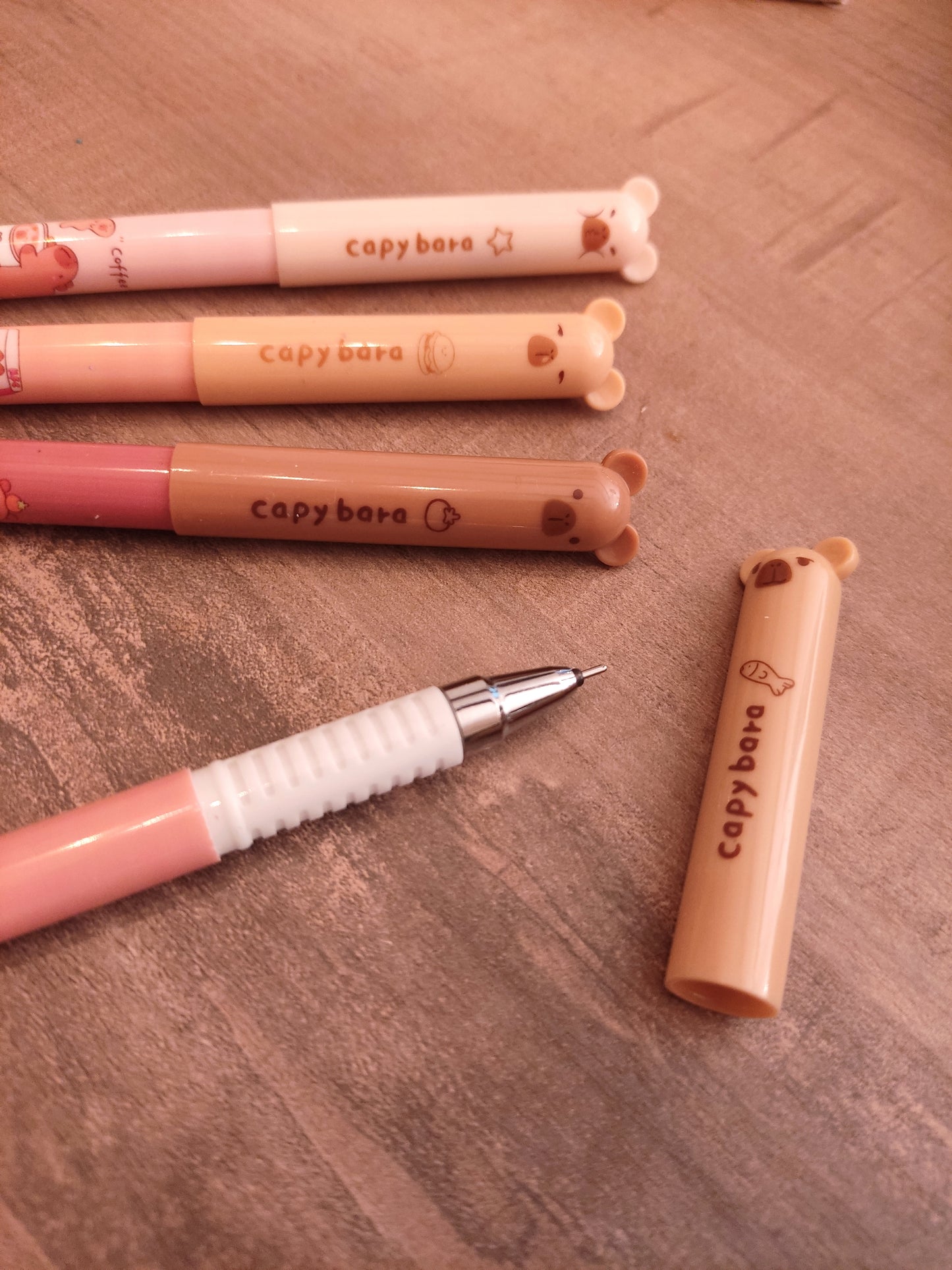 Stylo Gel Effaçable Capybara | Encre Noire Thermosensible | Gomme Intégrée | Accessoire Bureau Kawaii