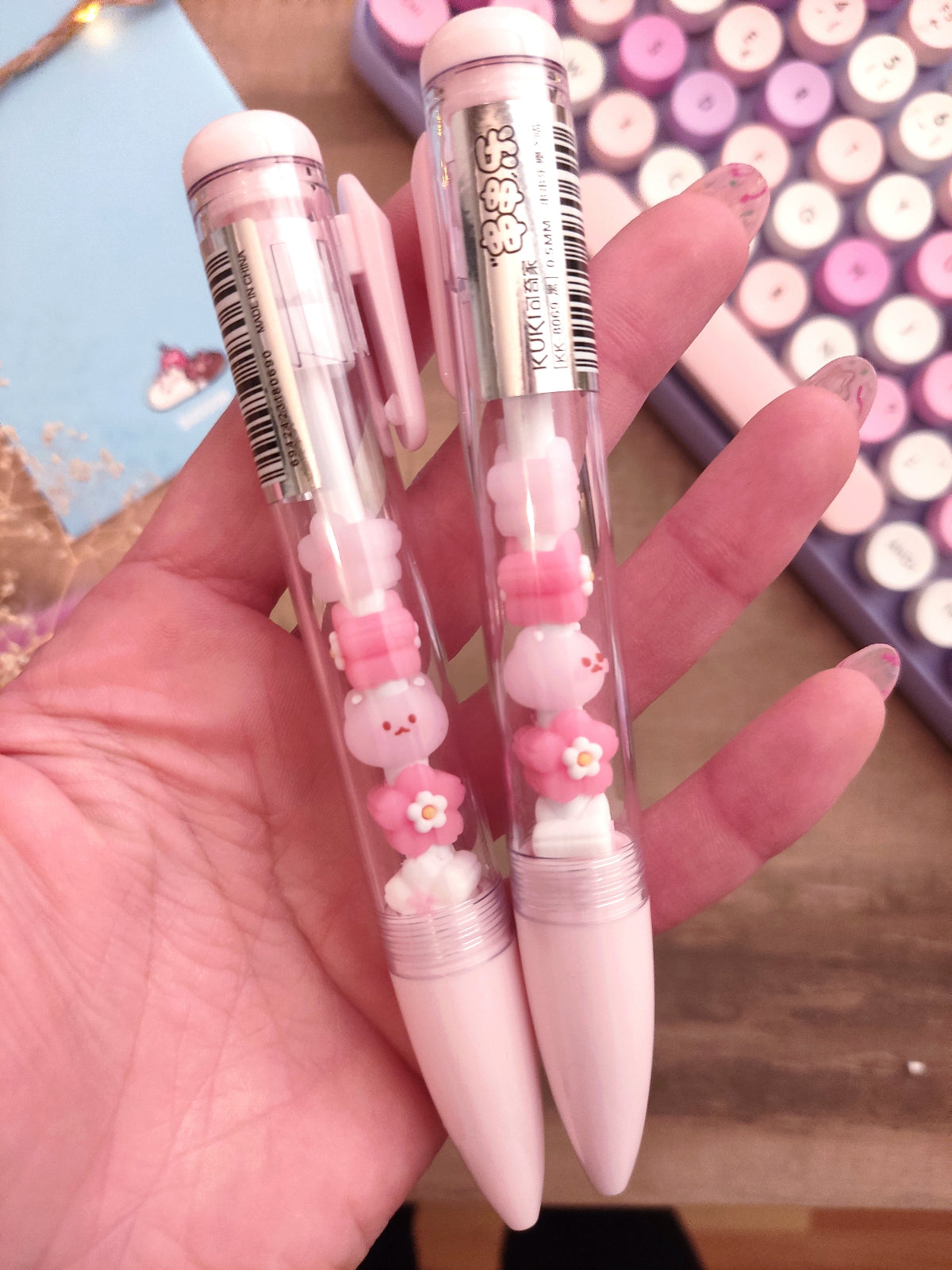 Stylo fantaisie chat et fleurs kawaii pour la rentrée des classes.