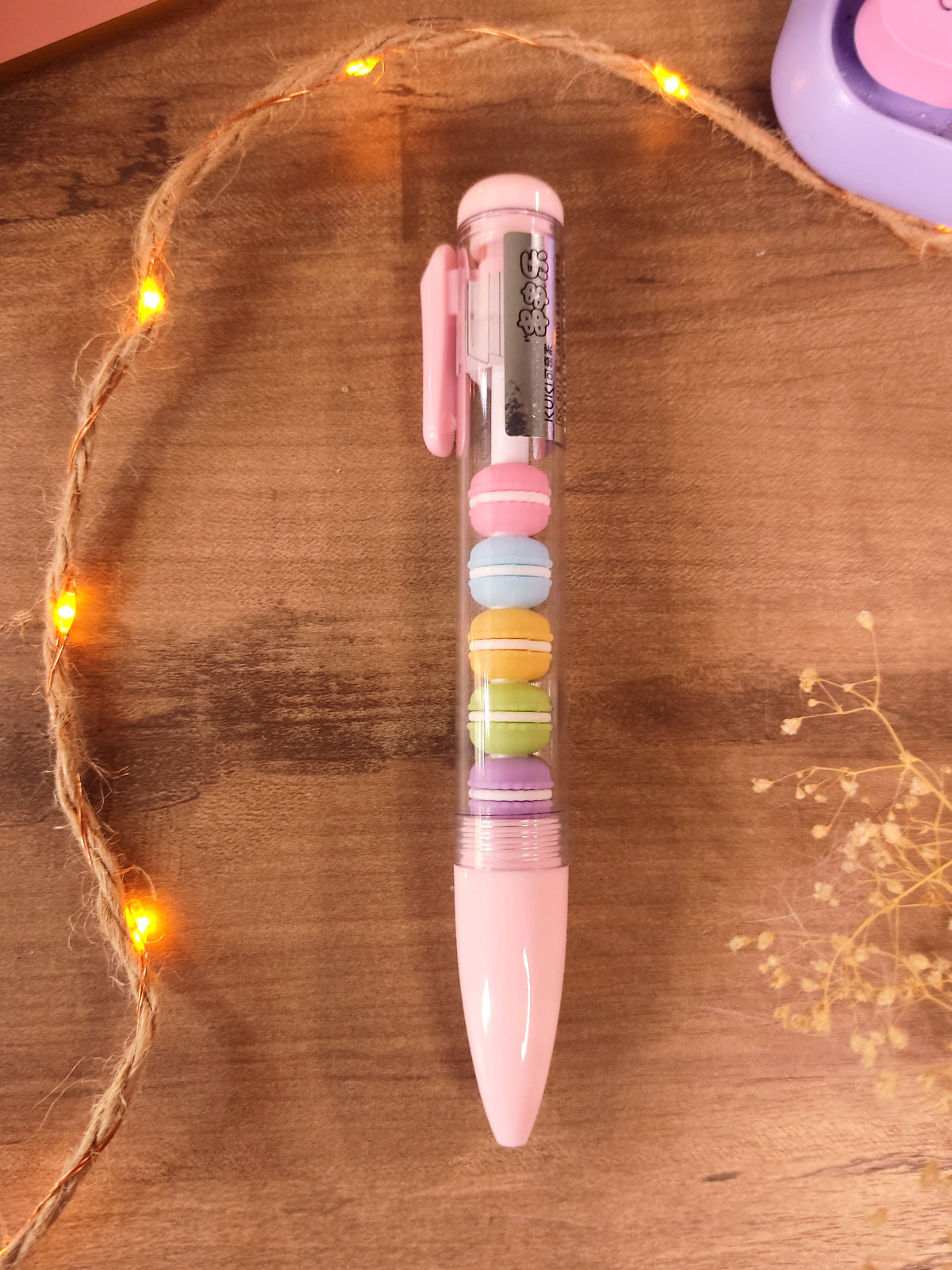 Stylo gel noir kawaii avec figurines de macarons pastel amovibles pour la rentrée.