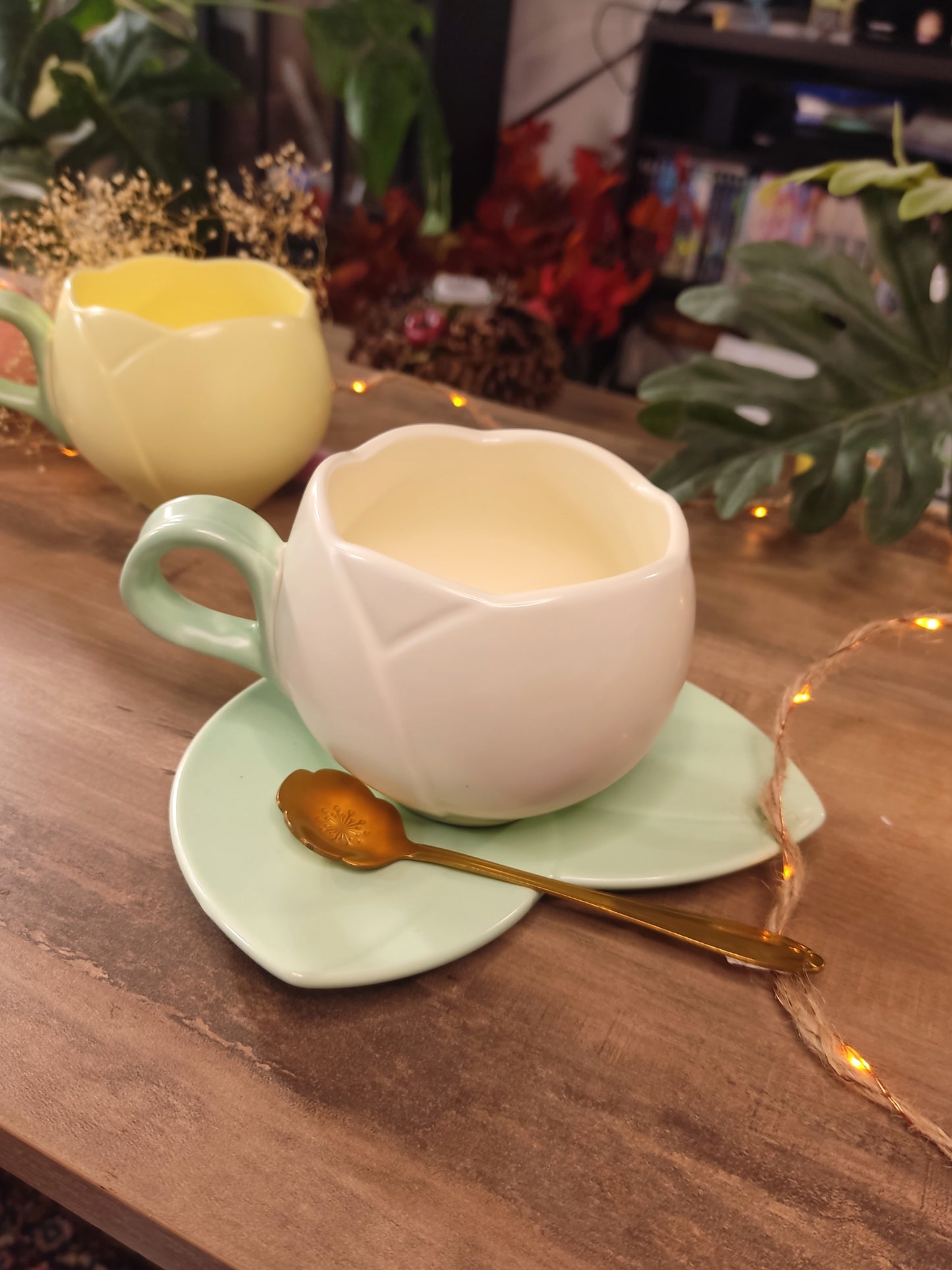 Tasse Tulipe Blanche avec Soucoupe en Forme de Feuille | Mug Floral et Original | Tasse à Café ou Thé Élégante