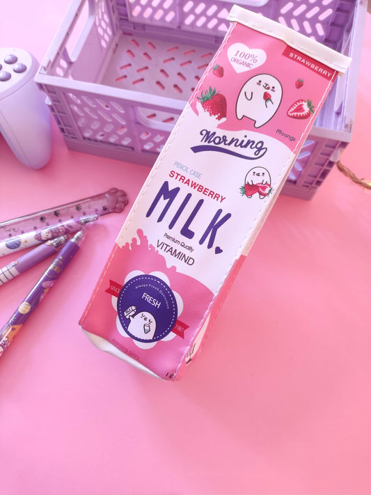 Trousse d'école originale en forme de brique de lait fraise pour la rentrée.